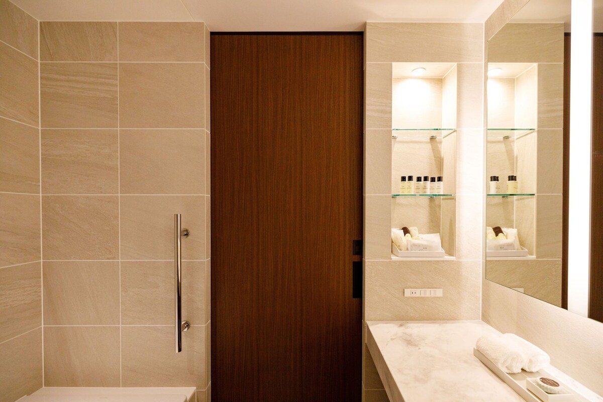 Baño | Ducha y bañera combinadas y bañera profunda