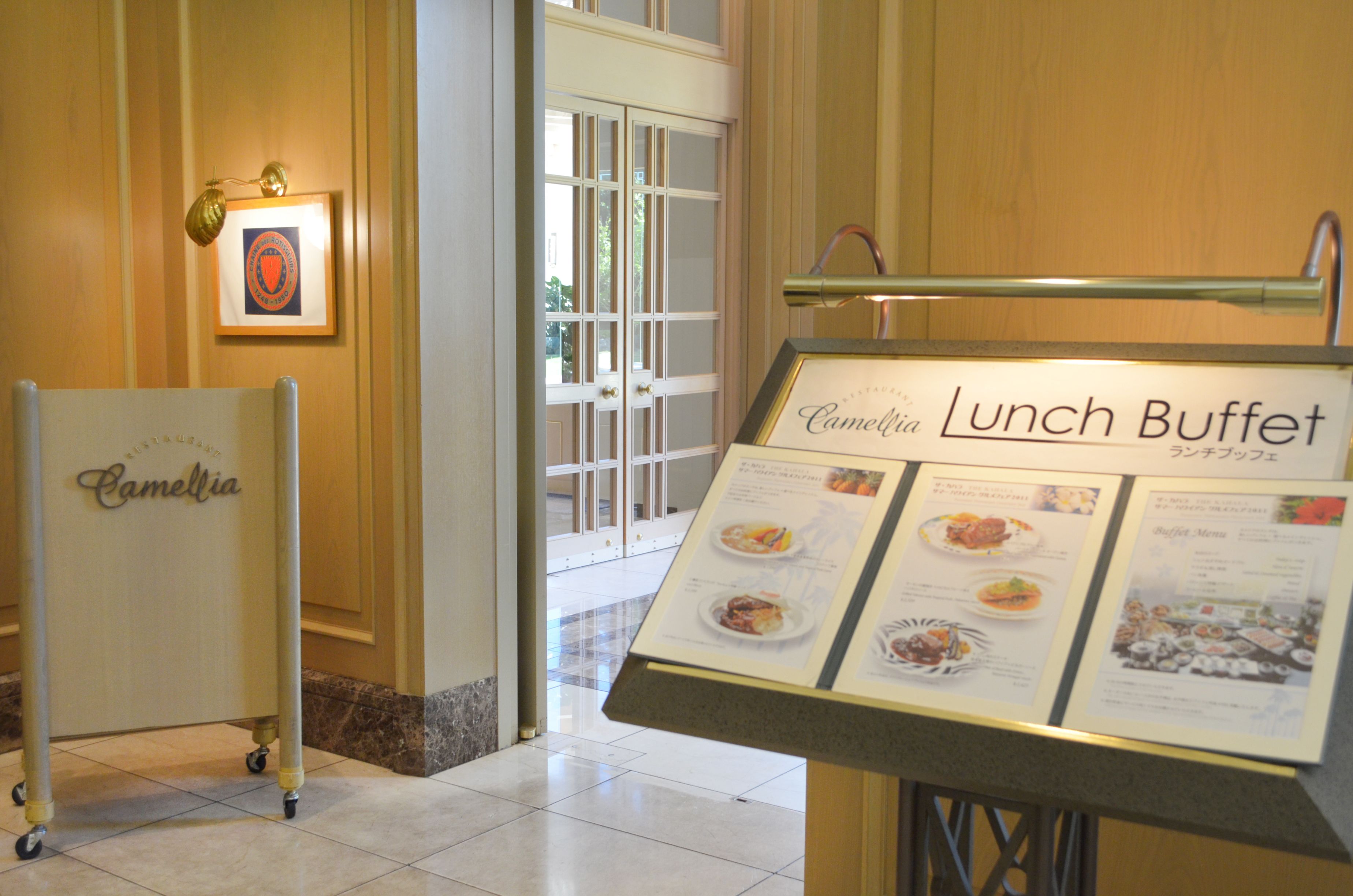 4 restaurants, lunch, dinner served; chinese cuisine