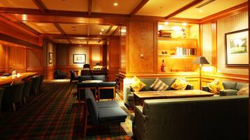 4 restaurants, lunch, dinner served; Chinese cuisine