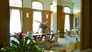 Lobby lounge