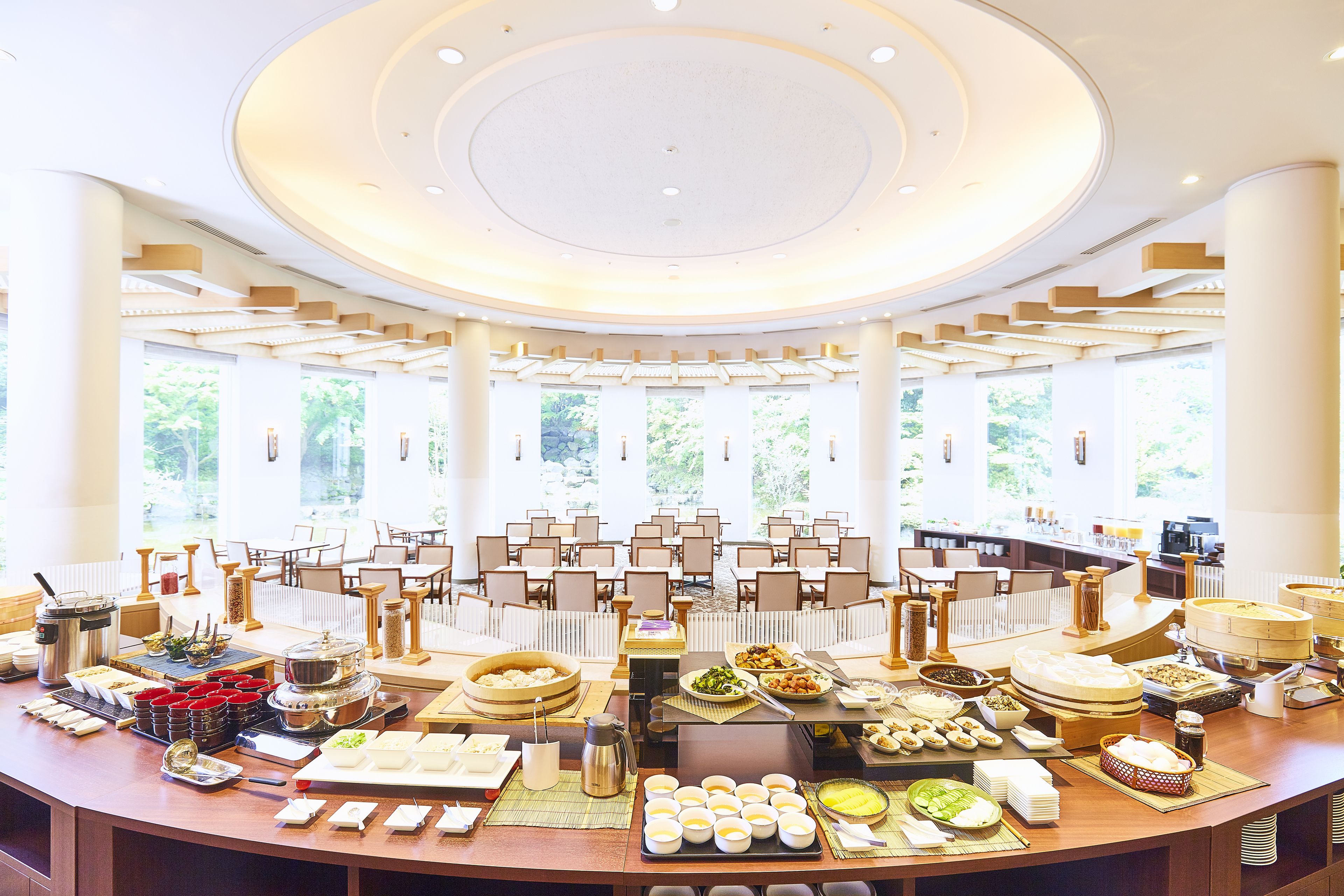 4 restaurants, lunch, dinner served; Chinese cuisine