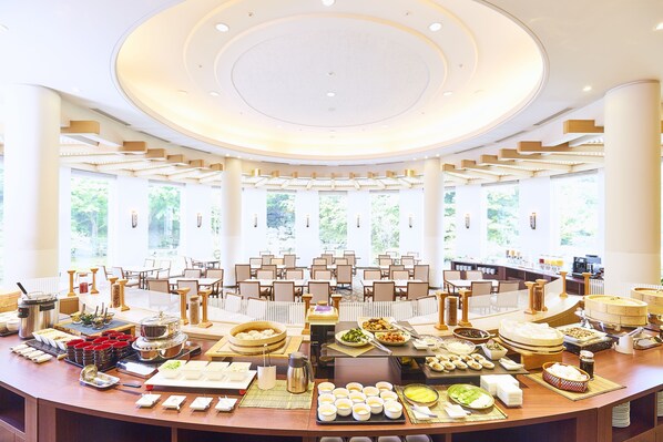 4 restaurants, lunch, dinner served; Chinese cuisine  - Okura Akademia Park Hotel (Kisarazu)