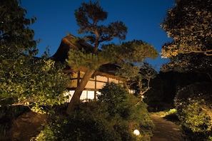 4 restaurants; breakfast, lunch, dinner, and brunch served - Kawana Hotel (Ito)