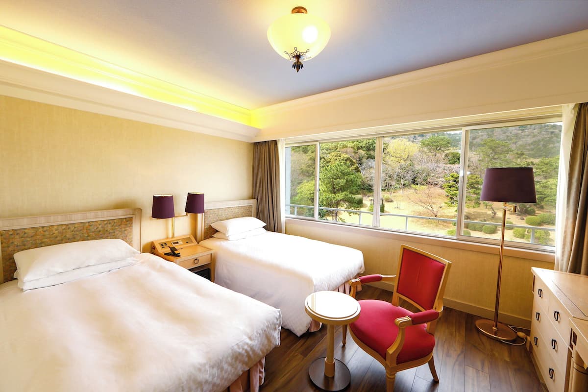 Minibar, in-room safe, desk, blackout curtains