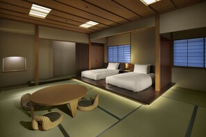 Main Building Japanese-Western Room - Non-Smoking | 1 bedroom, minibar, in-room safe, desk