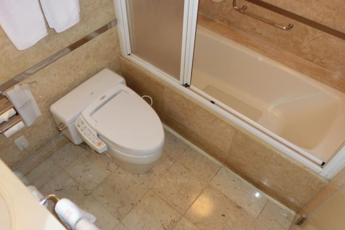 garden view twin room - non-smoking | bathroom | separate bathtub and shower, free toiletries, hair dryer, slippers