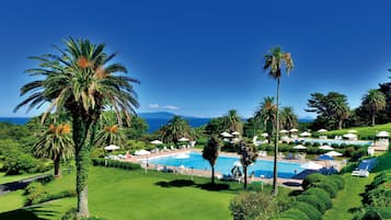 Seasonal outdoor pool, pool umbrellas, lifeguards on site