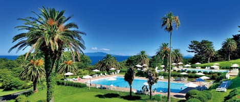 Seasonal outdoor pool, pool umbrellas, lifeguards on site