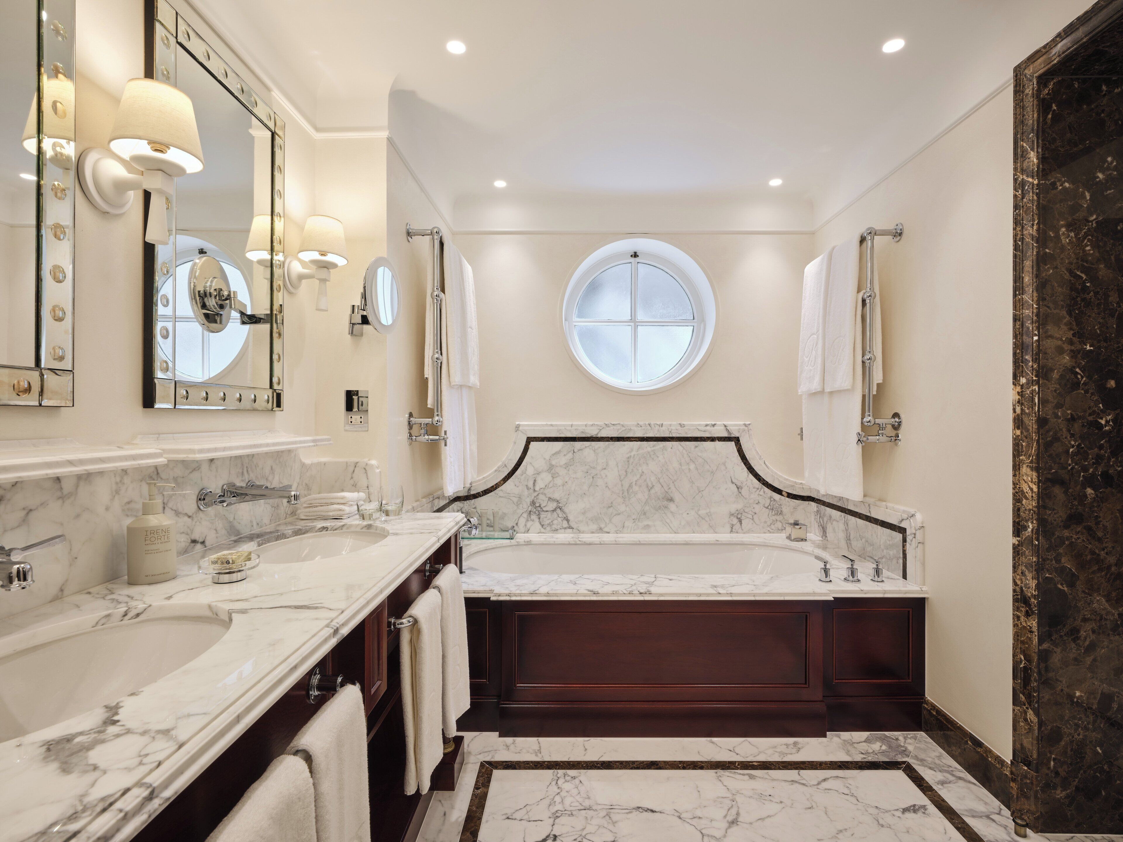 1 bedroom, egyptian cotton sheets, premium bedding, down duvets