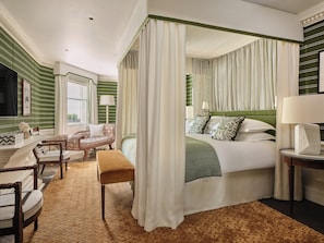 1 bedroom, Egyptian cotton sheets, premium bedding, down comforters