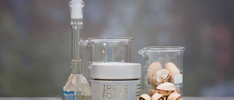 Couples treatment rooms, body treatments, aromatherapy