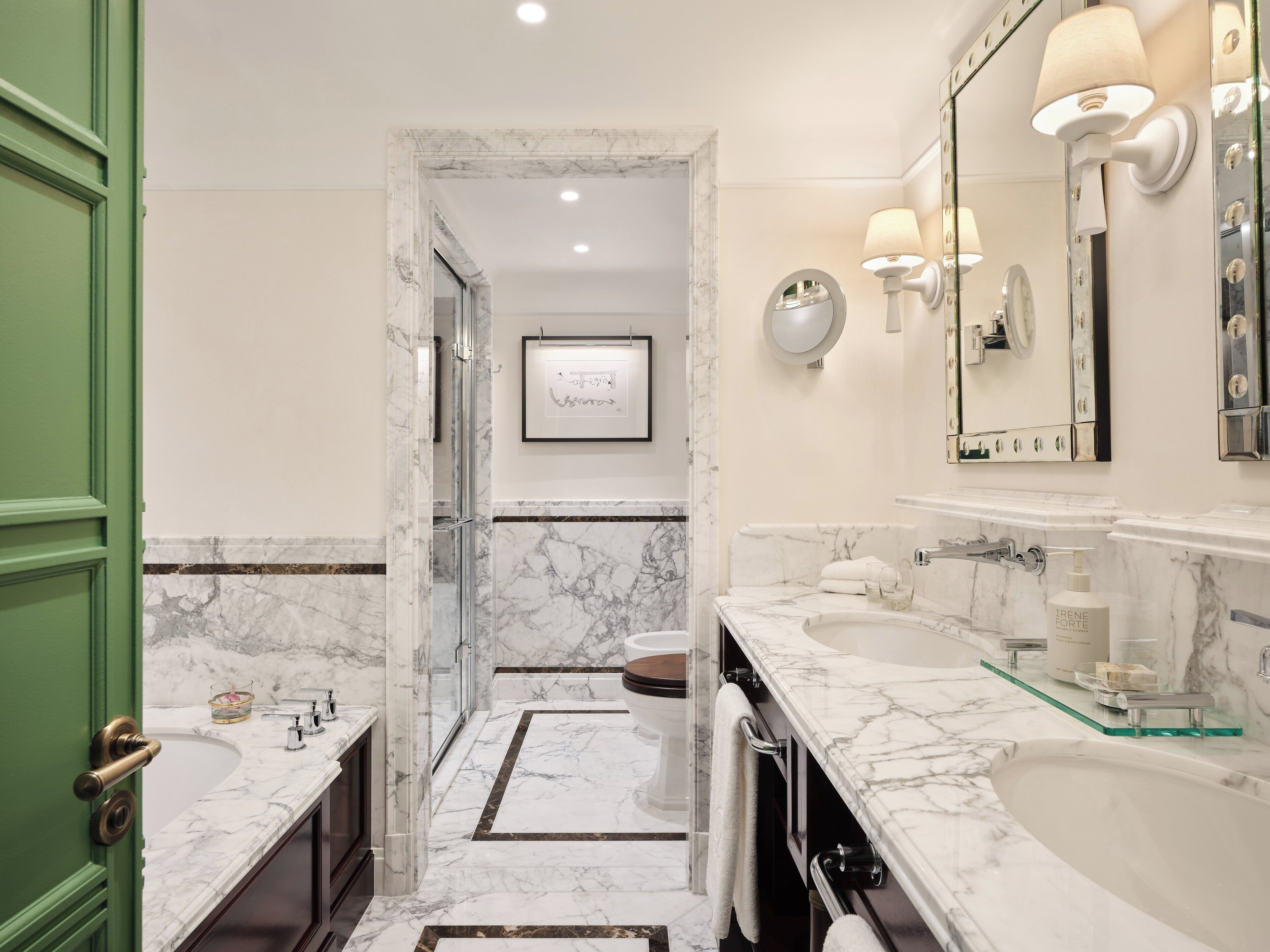 Suite (Clementi) | Bathroom | Combined shower/tub, rainfall showerhead, designer toiletries