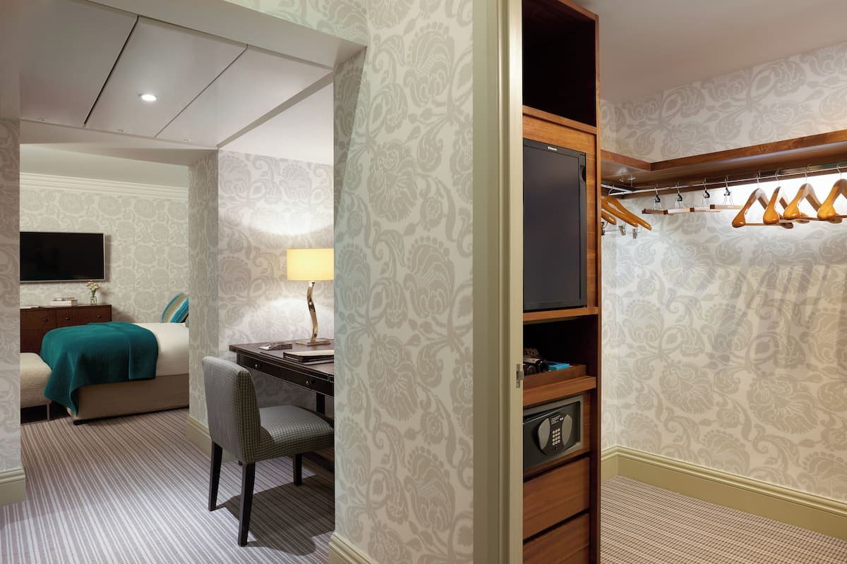 Studio Suite | 1 bedroom, Egyptian cotton sheets, premium bedding, down comforters