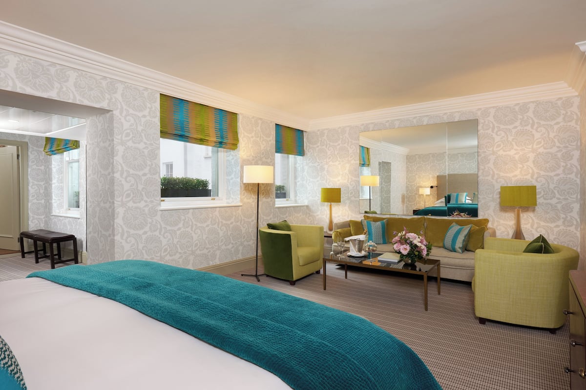 1 bedroom, Egyptian cotton sheets, premium bedding, down duvets