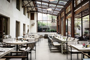 5 restaurants, breakfast, lunch, dinner served; Modern European cuisine
