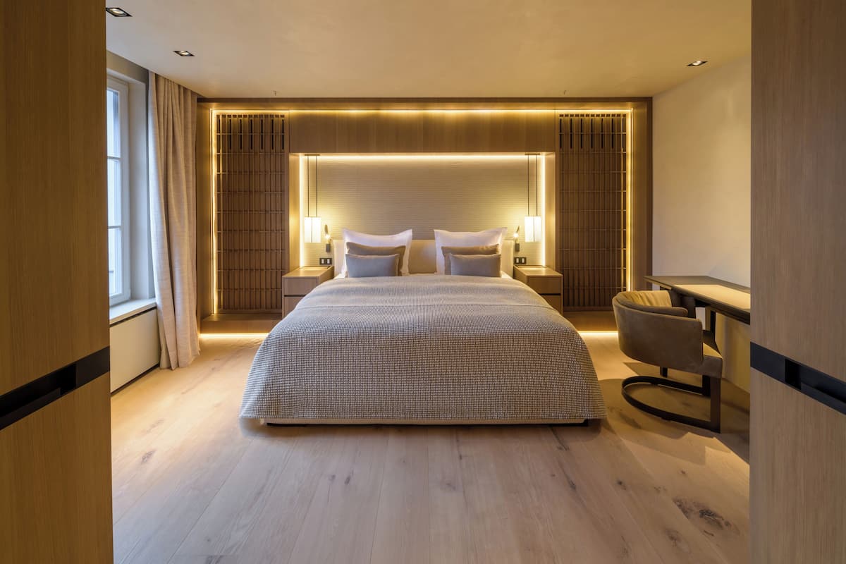 SÀngtillbehör av högsta kvalitet, duntÀcken och minibar