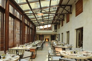 5 restaurants, breakfast, lunch, dinner served; Modern European cuisine