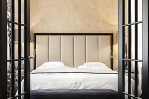 Standard Suite | Premium bedding, down comforters, minibar, in-room safe