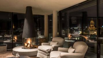 Presidential-Suite (Panoramic) | Wohnbereich | Flachbildfernseher, iPod-Dockingstation, Pay-TV, MP3-Dockingstation