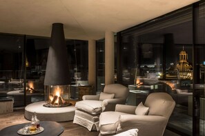 Presidential Suite (Panoramic) | Living area | Flat-screen TV, iPod dock, pay movies, MP3 dock