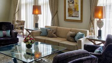 Suite Luxe (Landmark Suite) | Literie hypoallergénique, minibar, coffres-forts dans les chambres