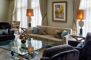 Luxury Suite (Landmark Suite)