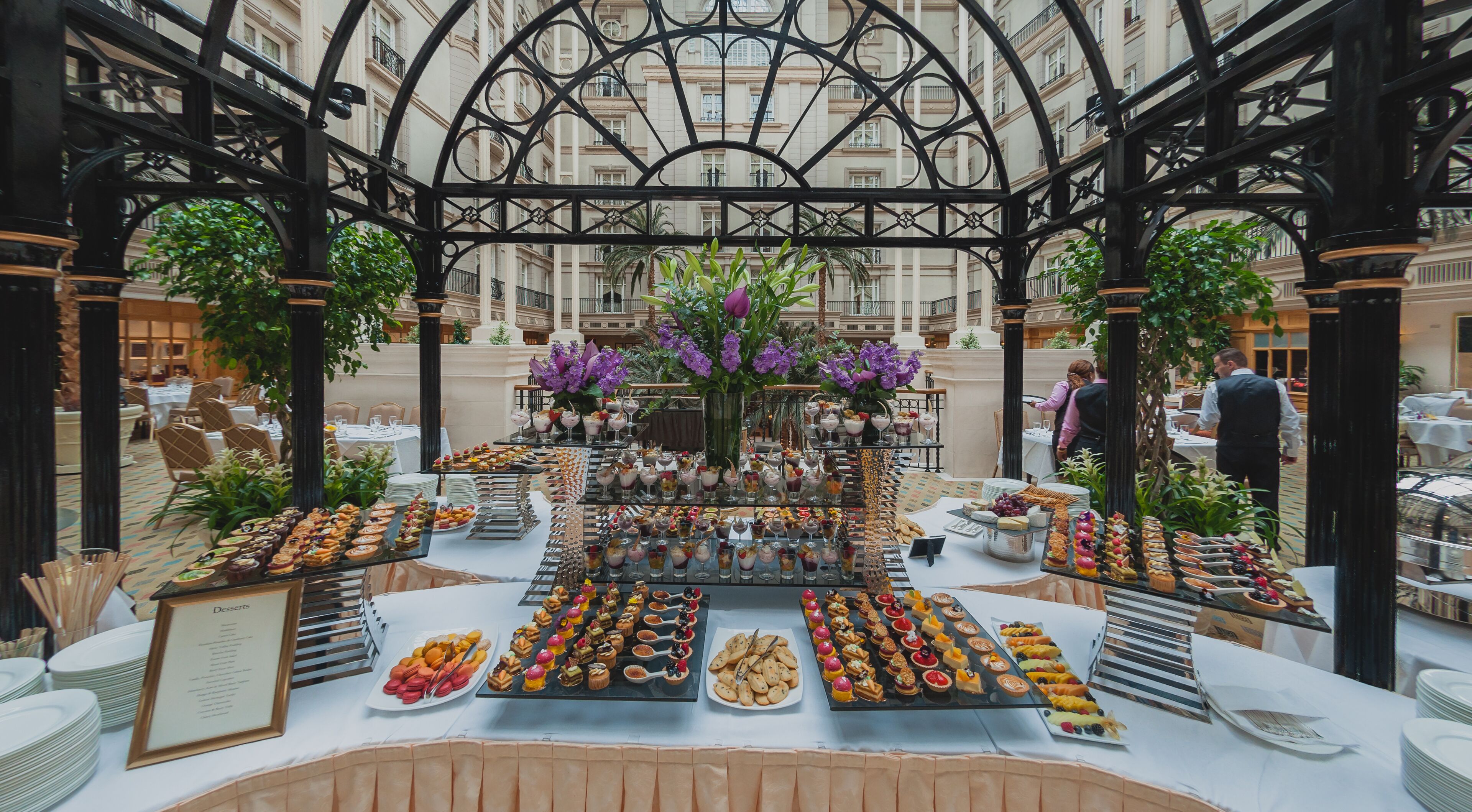 2 restaurants, breakfast served