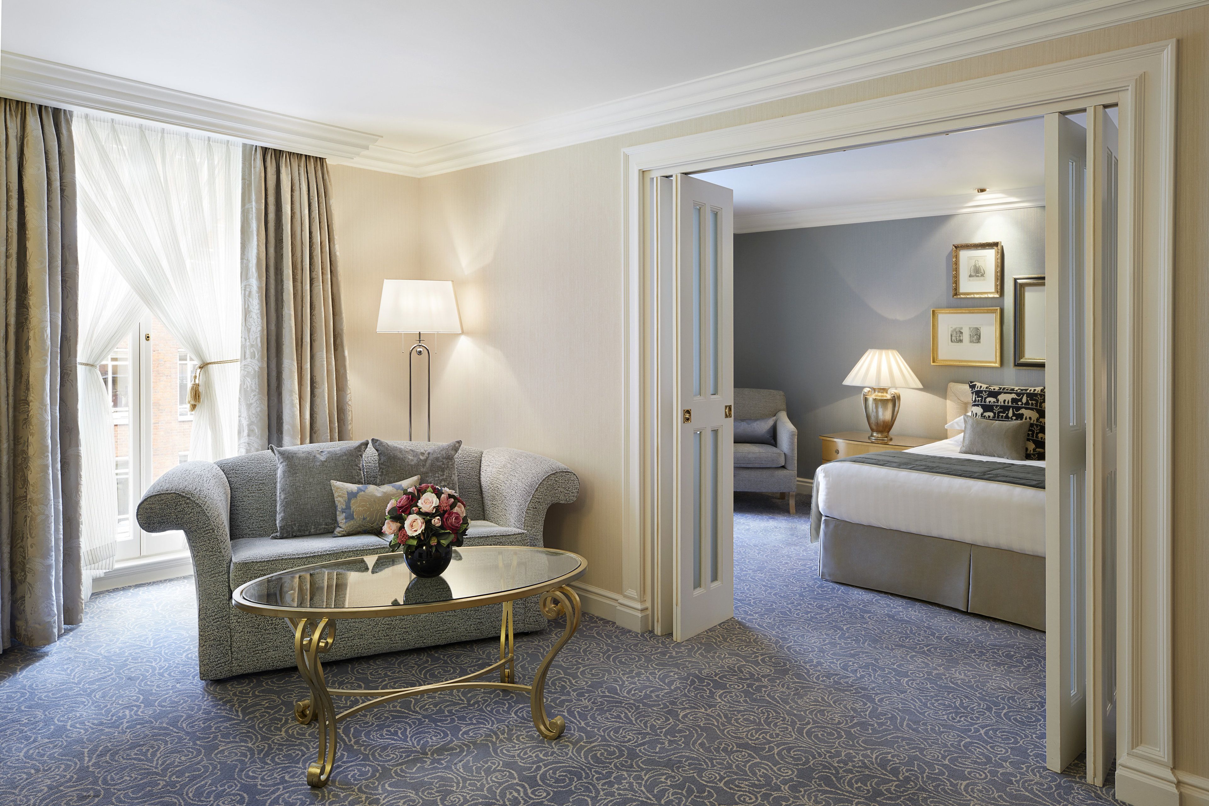 Hypo-allergenic bedding, minibar, in-room safe, desk