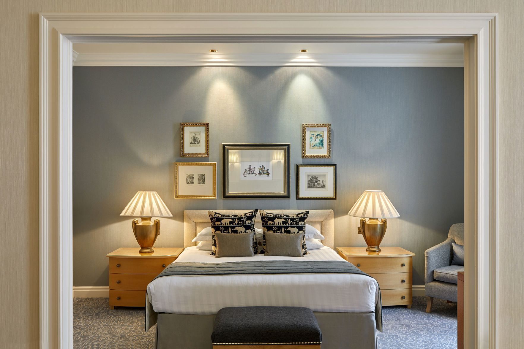 Hypo-allergenic bedding, minibar, in-room safe, desk