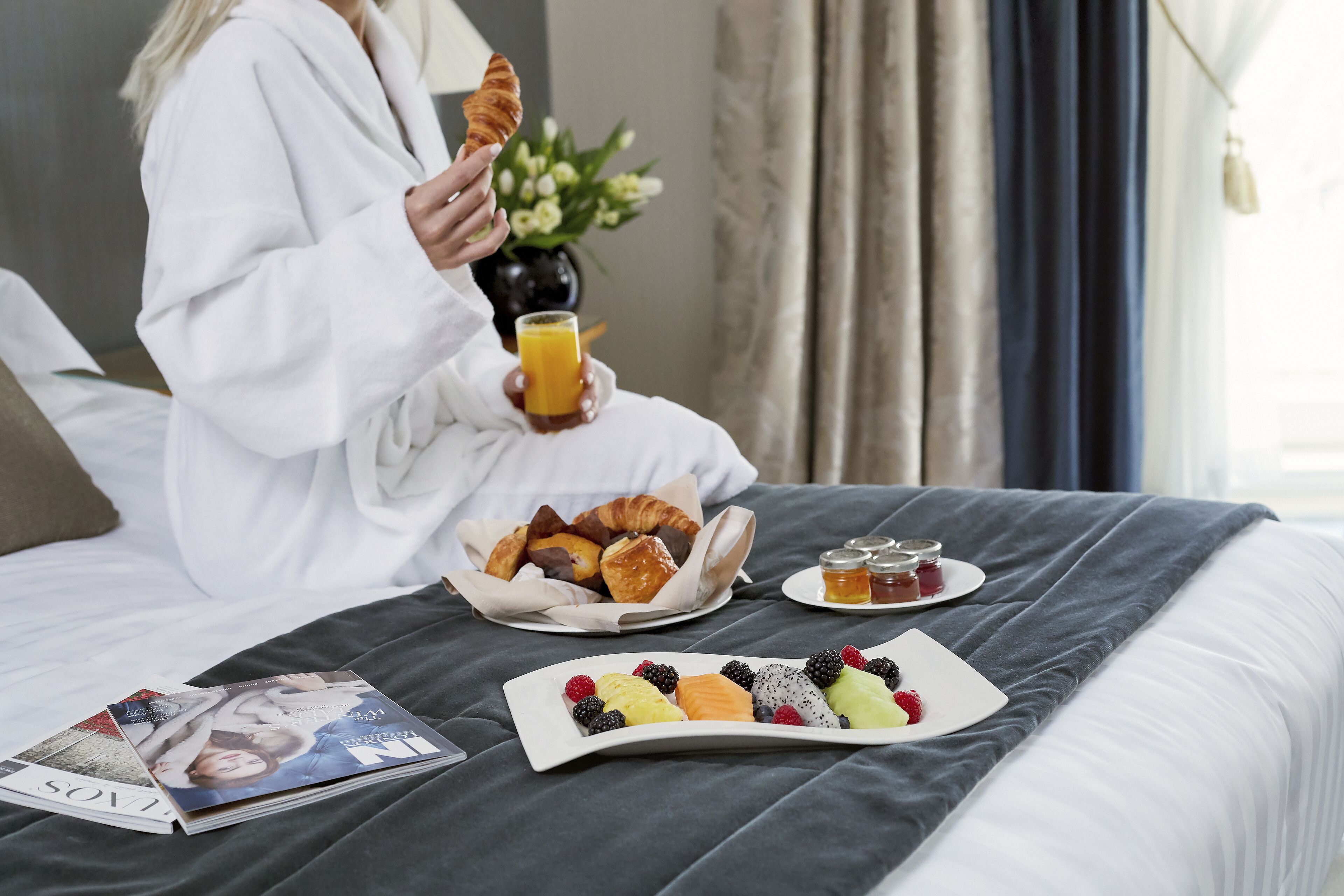 Allergikerbettwaren, Minibar, Zimmersafe, Schreibtisch