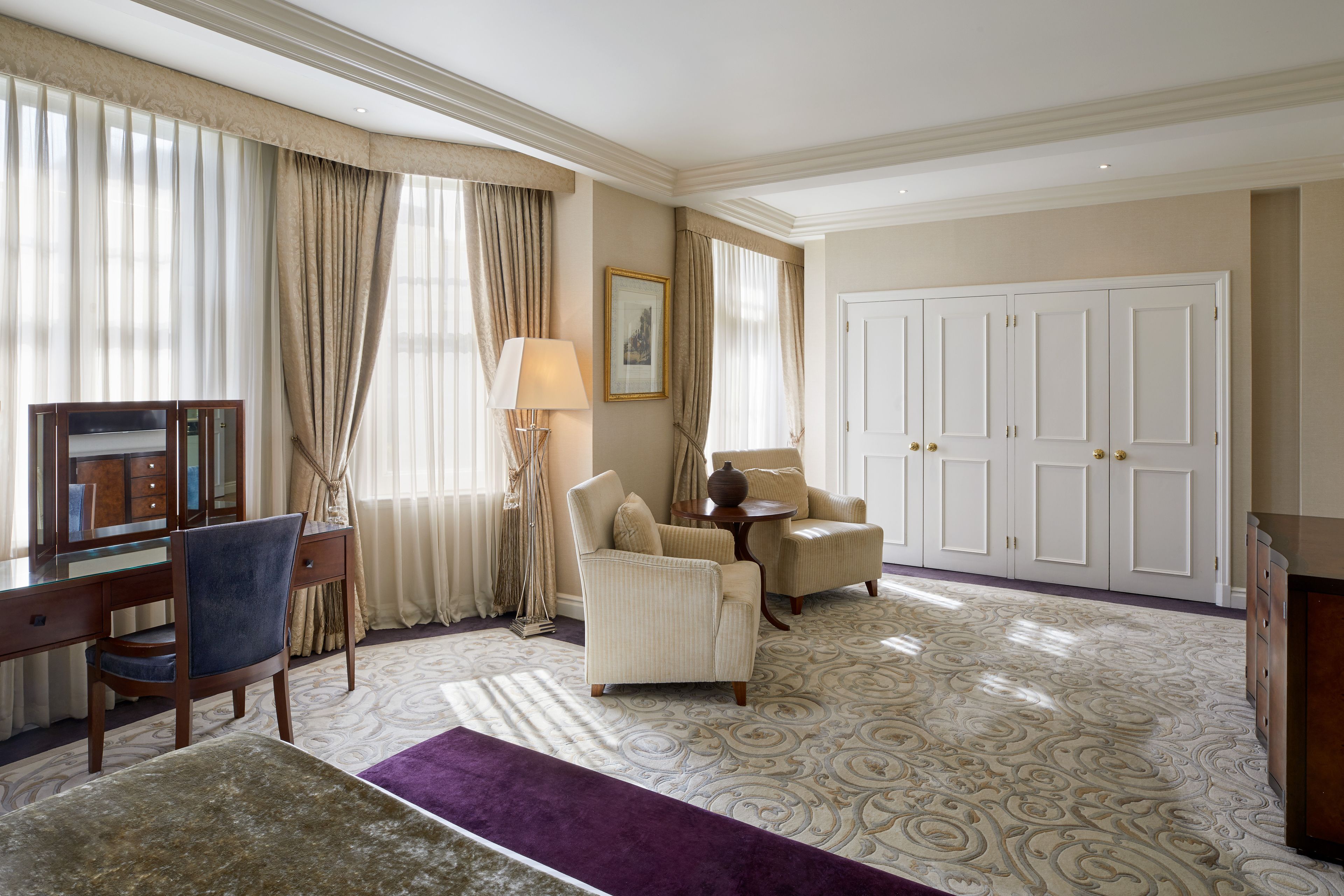 luxury suite (landmark suite) | hypo-allergenic bedding, minibar, in-room safe, desk