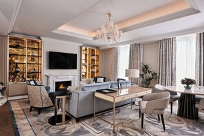 Hypo-allergenic bedding, minibar, in-room safe, desk