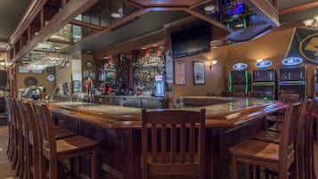2 bars/lounges, pub