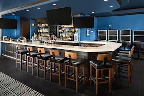 Breakfast, lunch and dinner served - Four Points by Sheraton Edmonton South (Edmonton)