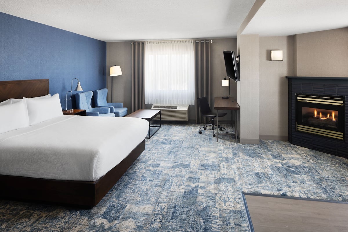 Superior Suite, 1 King Bed, Fireplace | 1 bedroom, hypo-allergenic bedding, pillow-top beds, desk