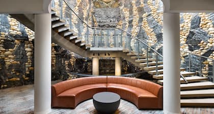 Four Points by Sheraton Edmonton South