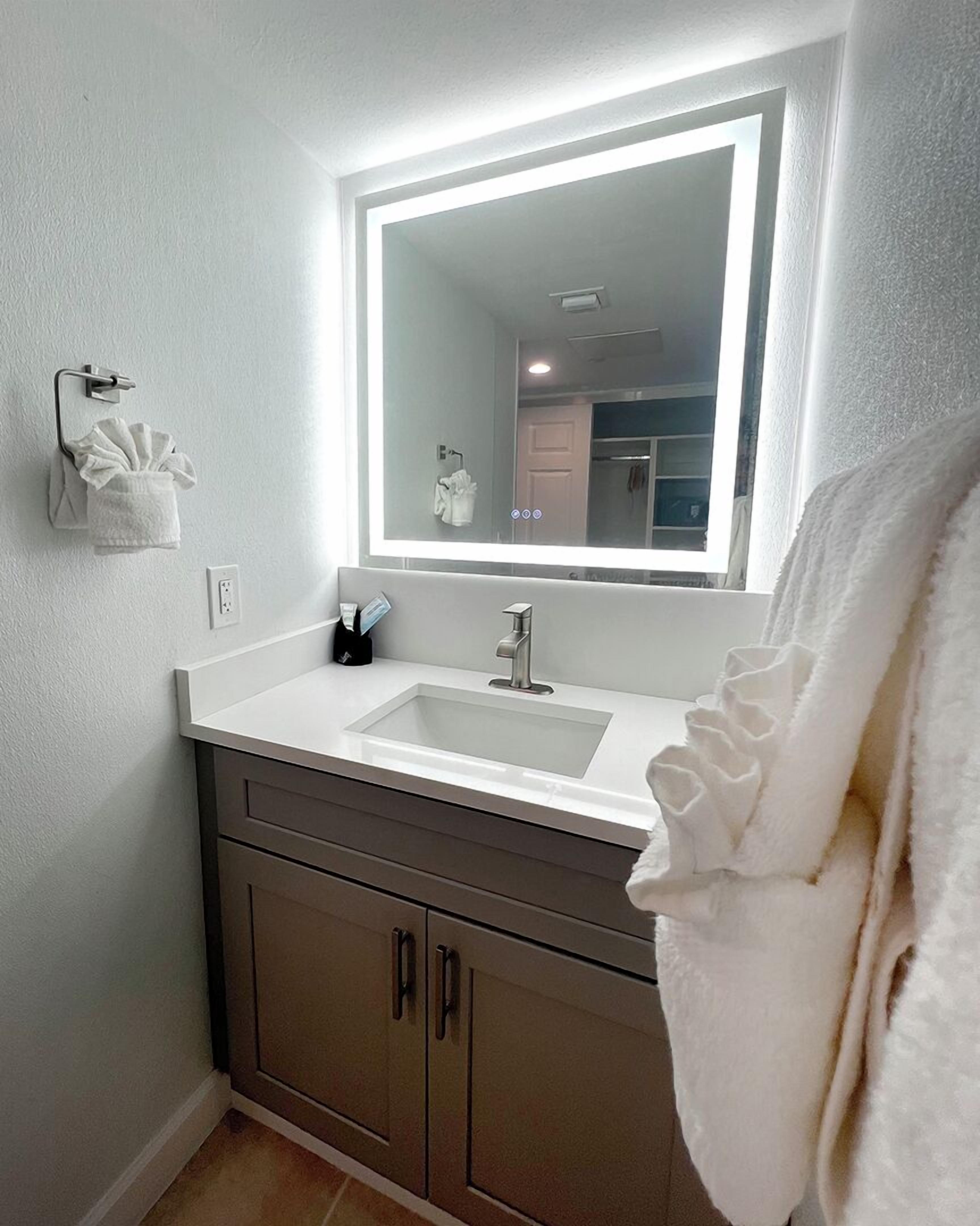 studio with two doubles, beachfront, balcony | bathroom | combined shower/bathtub, eco-friendly toiletries, hair dryer, towels