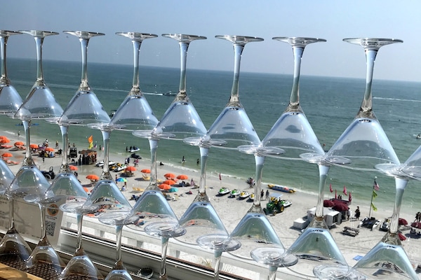 3 restaurants, breakfast, lunch, dinner served; Italian cuisine