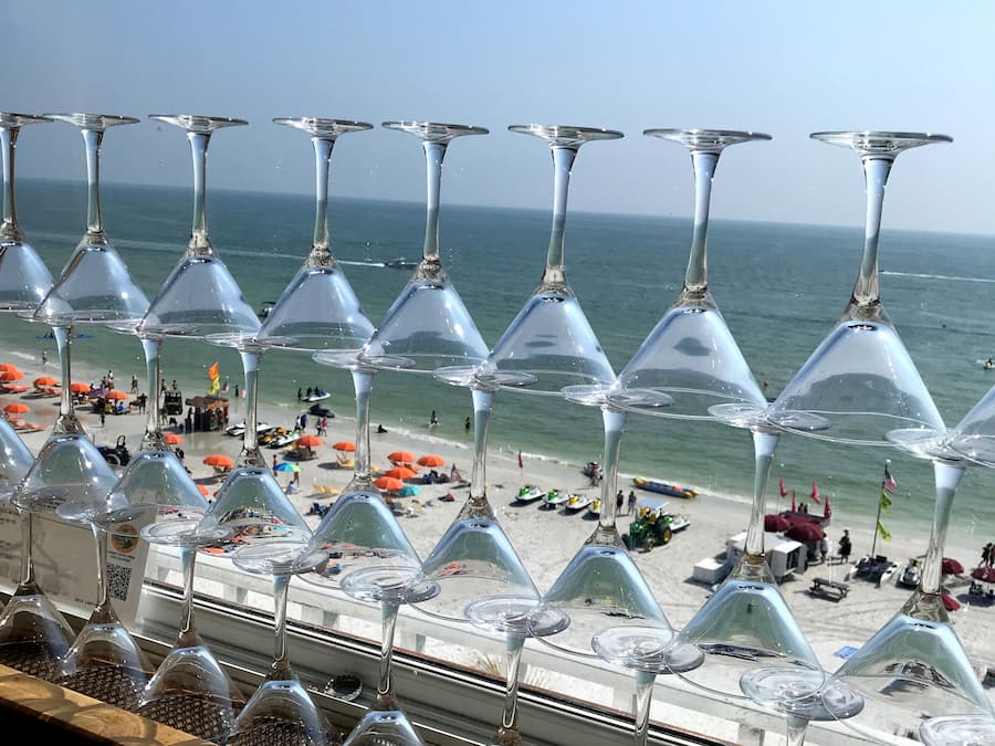 3 restaurants, breakfast, lunch, dinner served; Italian cuisine