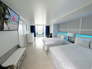 Standard Beachfront, Balcony, Two Doubles | Ayrı ayrı dekore edilmiş, dizüstü bilgisayar çalışma alanı 