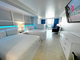Studio with Two Doubles, Beachfront, Balcony | Espaço de trabalho para notebook, ferros/tábuas de passar roupa