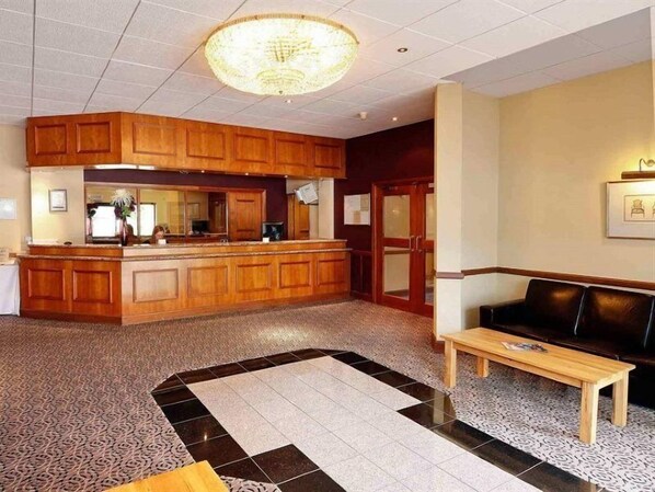 Lobby - Woodhey House Hotel (Ellesmere Port)