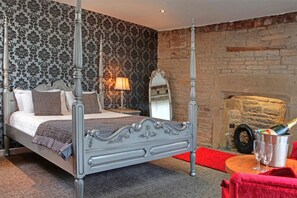 Suite, 1 Double Bed, Non Smoking | In-room safe, desk, soundproofing, iron/ironing board