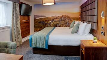 Standard Room, 1 Double Bed, Non Smoking | In-room safe, desk, soundproofing, iron/ironing board
