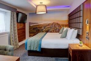 Habitación estándar, 1 cama matrimonial, para no fumadores | Caja de seguridad en la habitación, escritorio y insonorización 