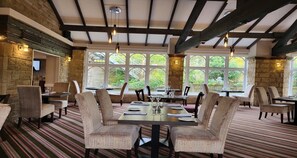 Se sirven desayunos, comidas, cenas y cocina europea moderna 