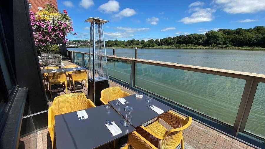 Waterford Marina Hotel