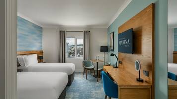 Twin Room | Premium bedding, in-room safe, desk, laptop workspace