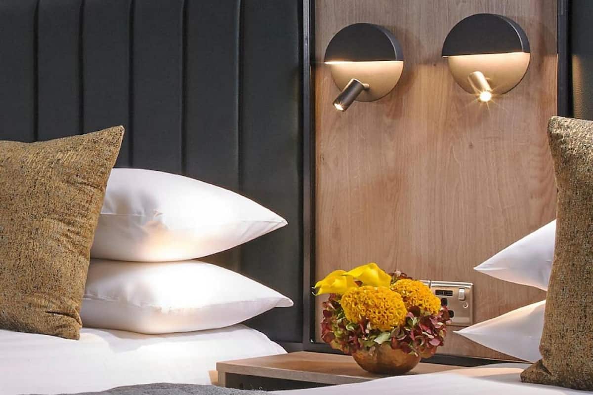 1 bedroom, hypo-allergenic bedding, desk, iron/ironing board