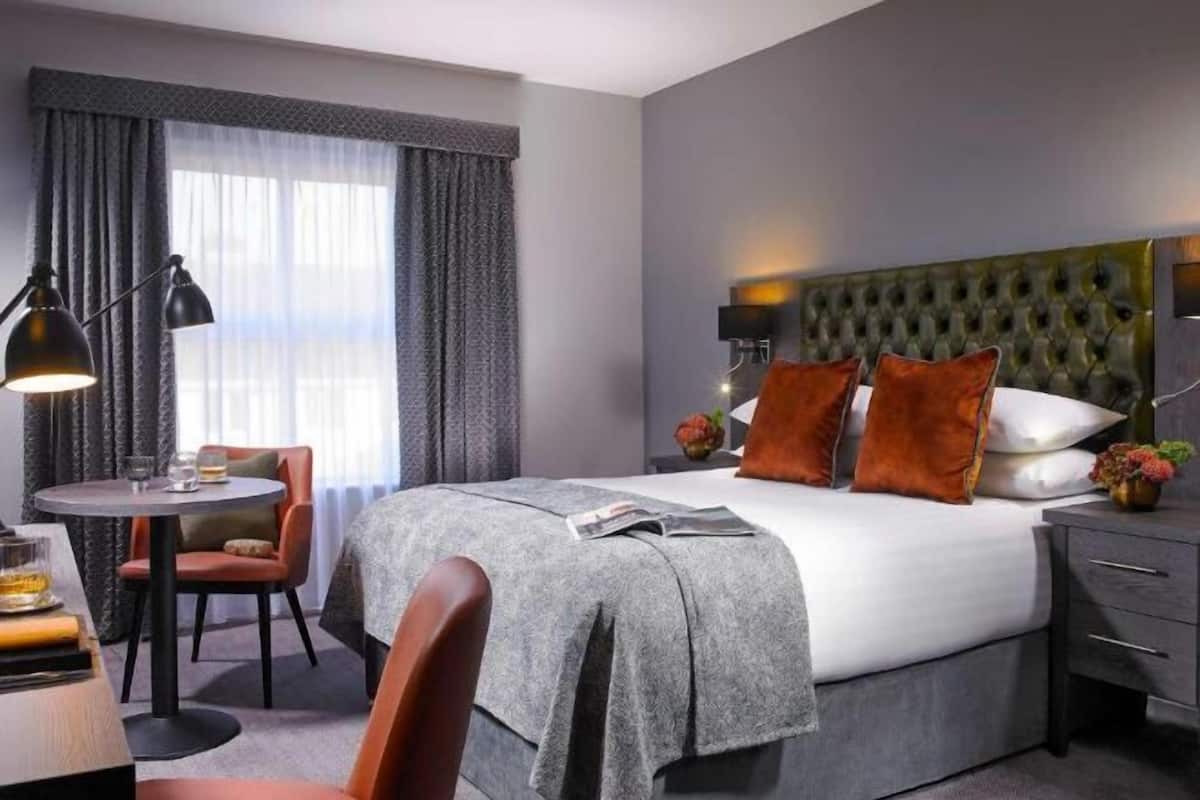 1 dormitorio, ropa de cama hipoalergénica, escritorio
